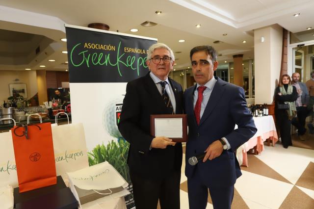 Gonzaga Escauriaza, distinguido con el Premio Honorífico de la Asociación Española de Greenkeepers