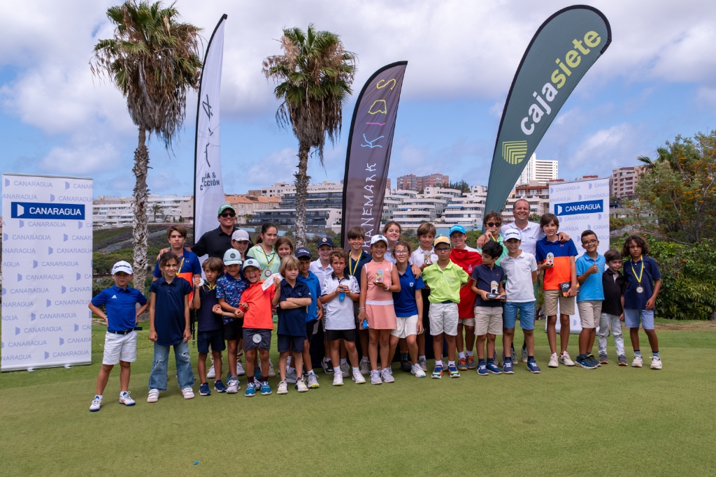 Felipe y Álvaro Meruane, ganadores absolutos de la primera cita del Circuito Familiar Canarias 2025 en Las Palmeras Golf